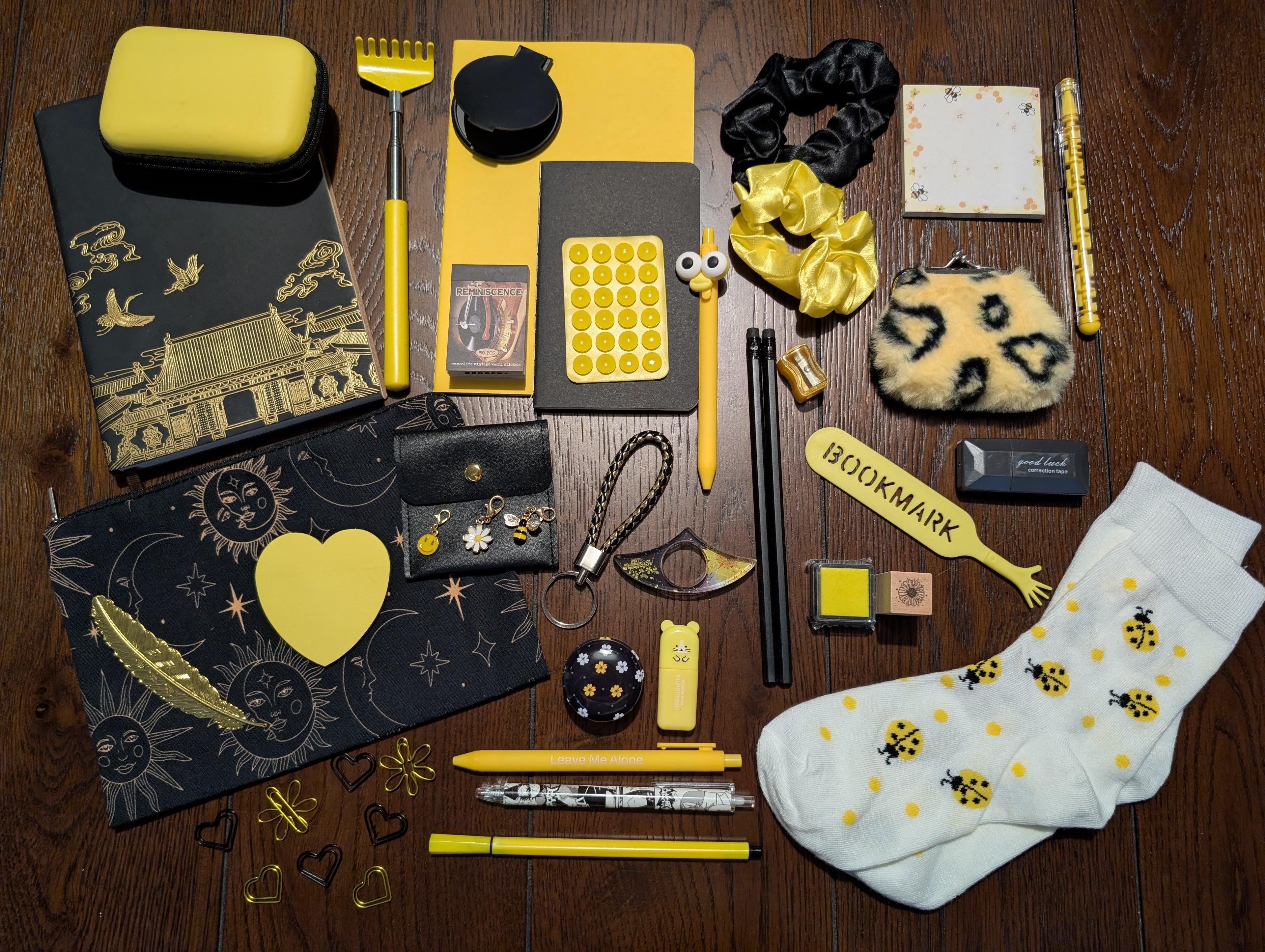 Mystery Gift Bundle - 30 Items